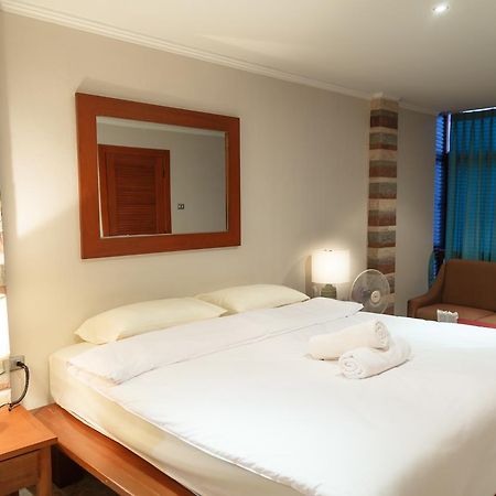Avenue Beach Hotel Джомтиен Бийч Екстериор снимка