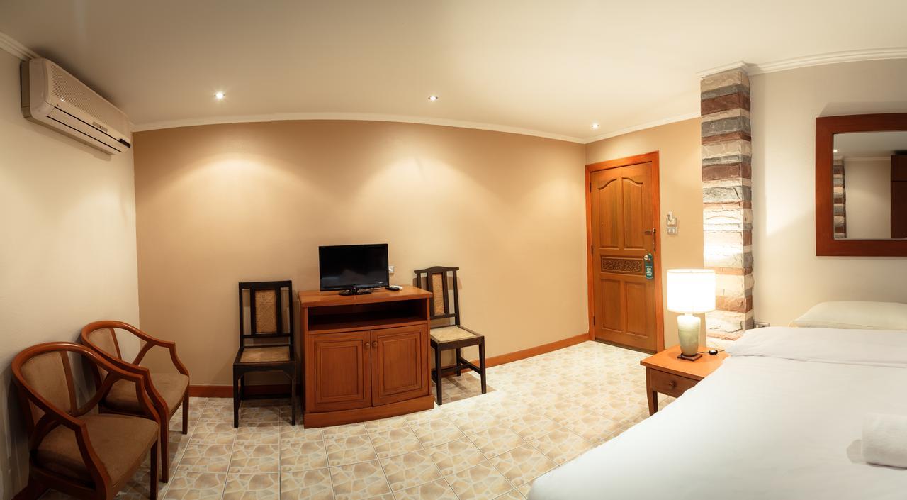 Avenue Beach Hotel Джомтиен Бийч Екстериор снимка