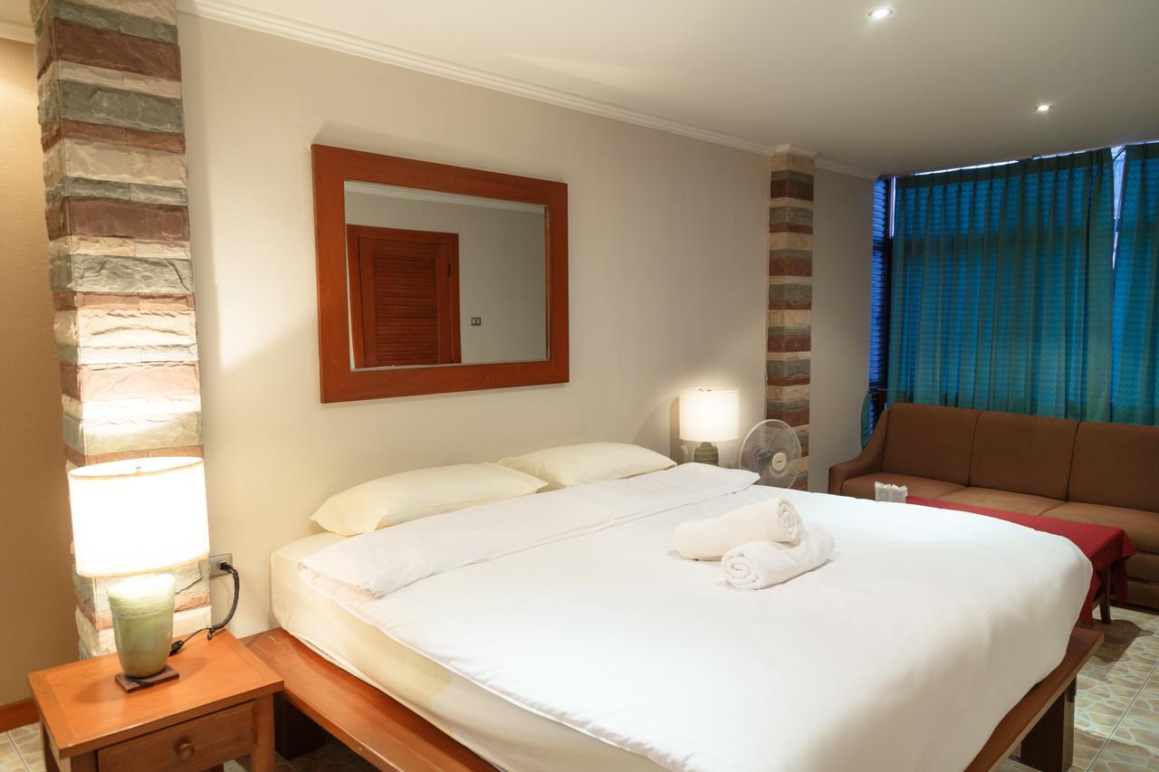Avenue Beach Hotel Джомтиен Бийч Екстериор снимка