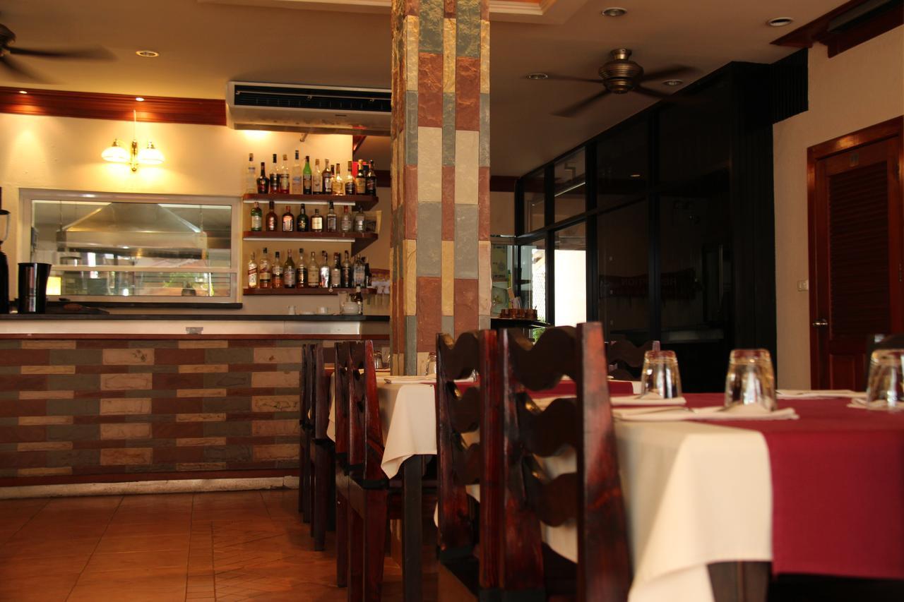 Avenue Beach Hotel Джомтиен Бийч Екстериор снимка