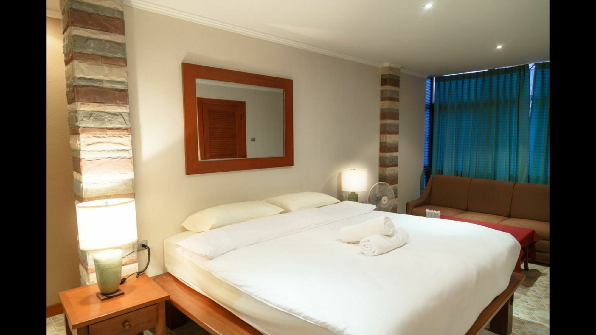 Avenue Beach Hotel Джомтиен Бийч Екстериор снимка