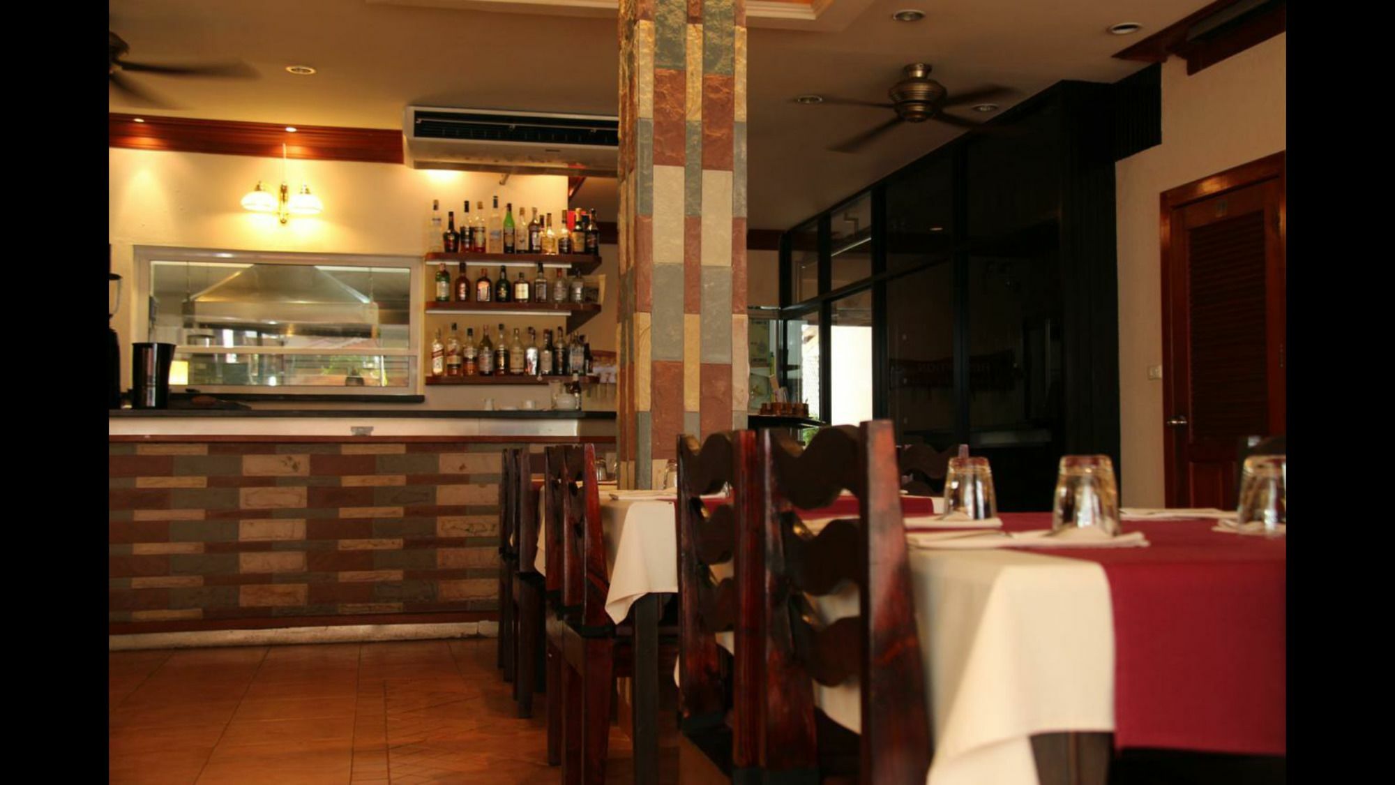Avenue Beach Hotel Джомтиен Бийч Екстериор снимка