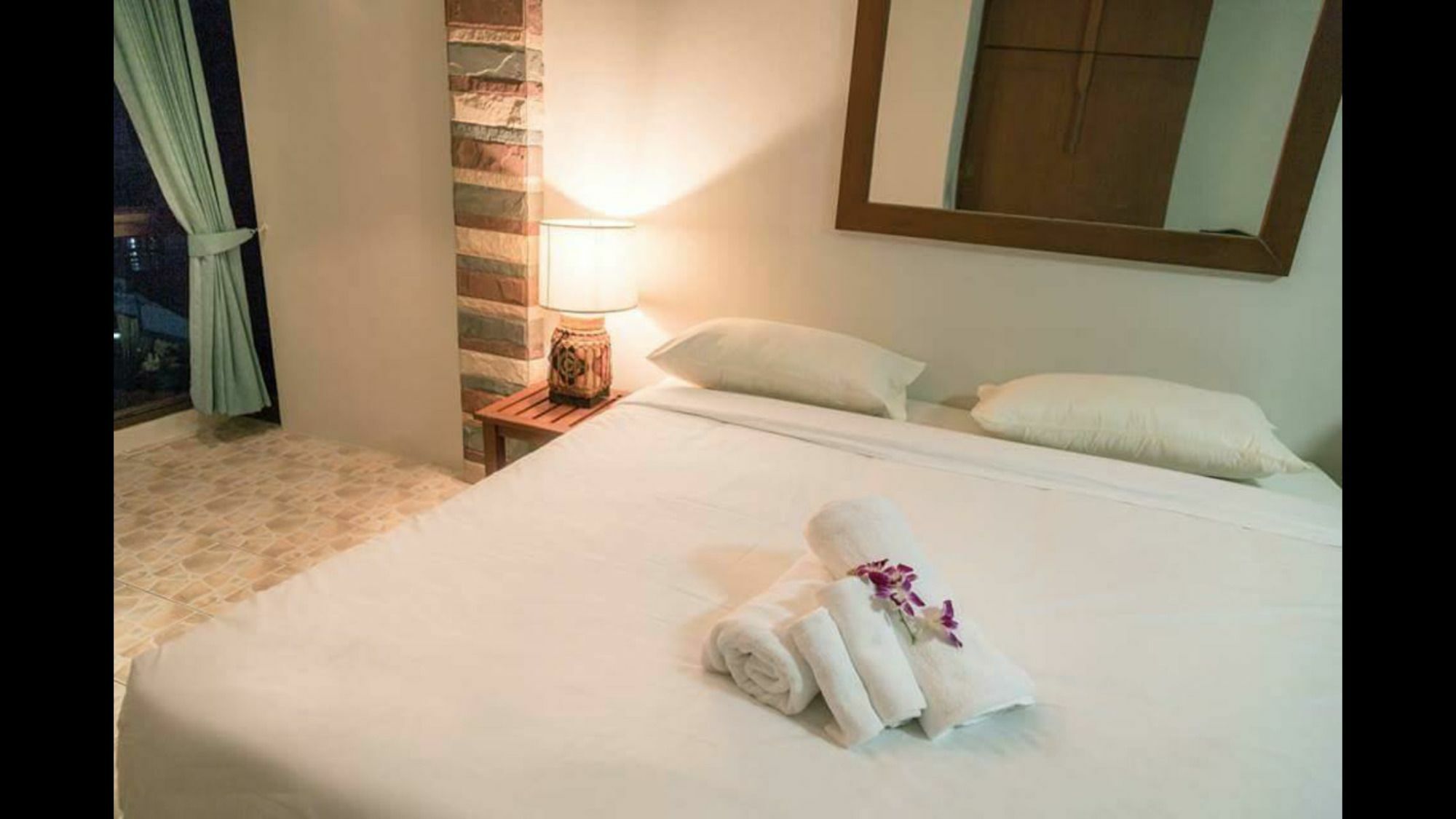 Avenue Beach Hotel Джомтиен Бийч Екстериор снимка
