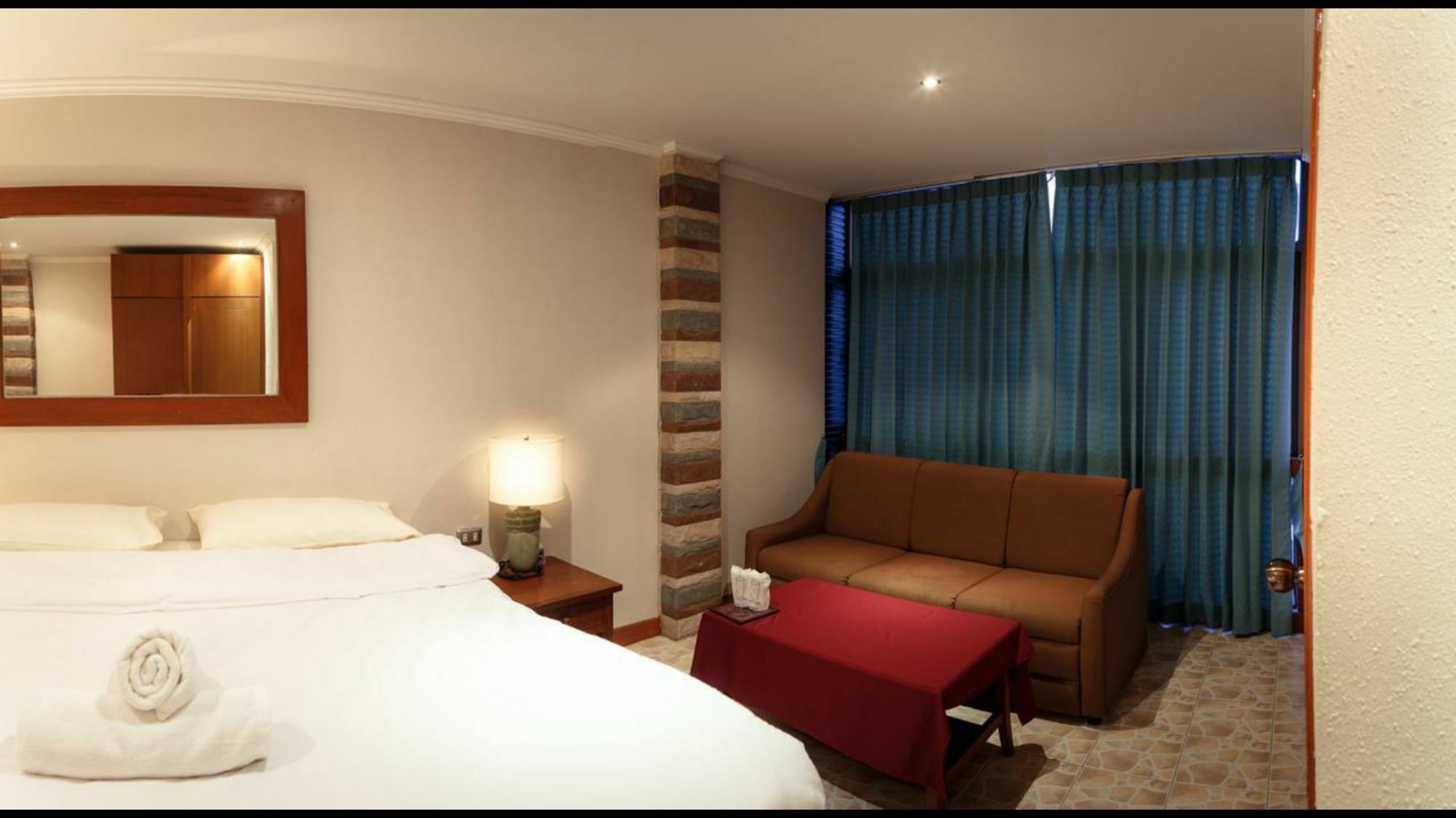 Avenue Beach Hotel Джомтиен Бийч Екстериор снимка
